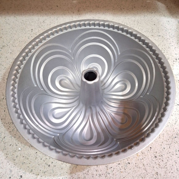Nordicware Chiffon Bundt Pan NWOB - Picture 2 of 4